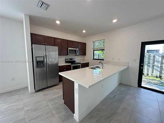 4th image of 1602 SW 28th Ct