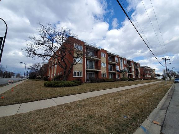 3rd image of 4754 W 101st St APT 2A