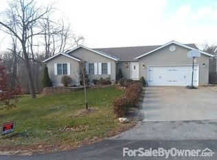 610 N 5th St, Le Claire, IA 52753