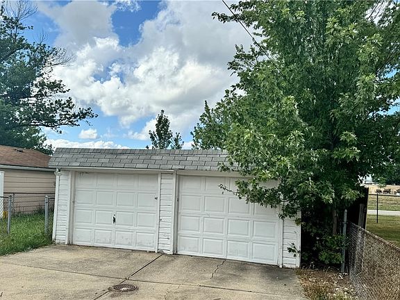 3rd image of 22571 Coulter Ave
