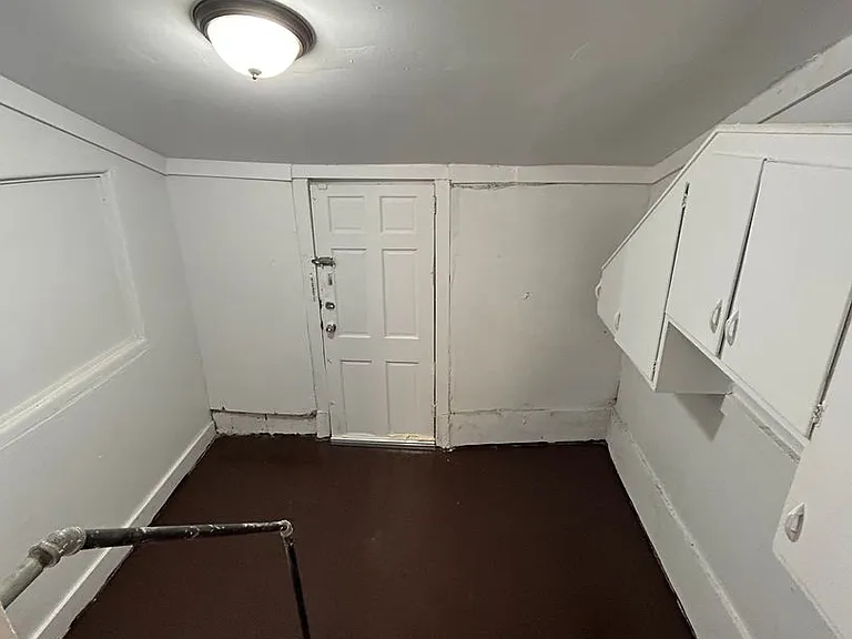 549 Lamberton St — Photo 6