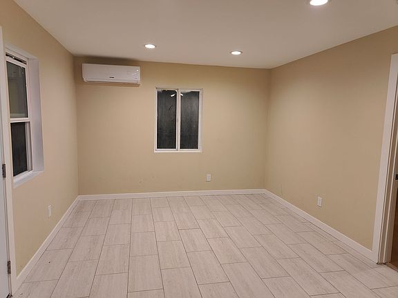 4th image of 2809-2811 Clay Ave #2809
