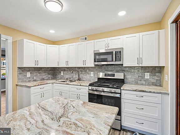 5th image of 360 Haverford Ave