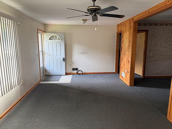 3rd image of 100 Sayre St