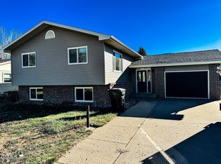 316 Rose Ln, Williston, ND 58801