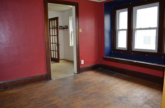 4th image of 139 E Arndt St
