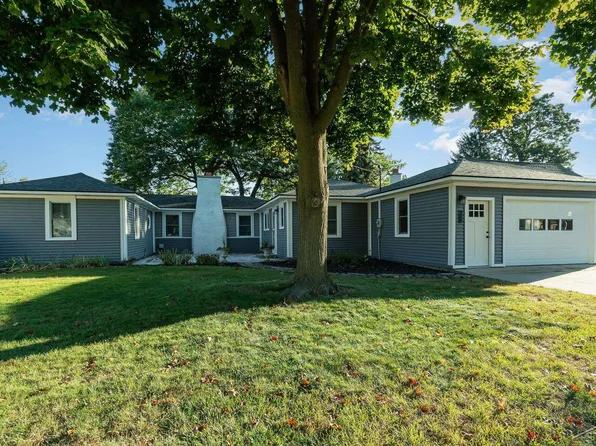 269 Lagoon Beach Dr, Bay City, MI 48706