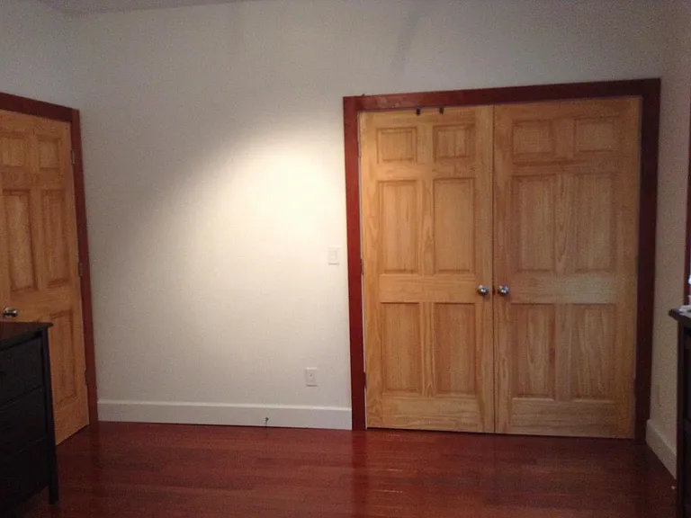 Bedroom walk-in Closet