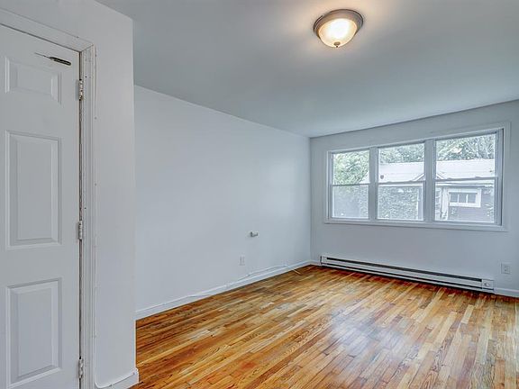 4th image of 298 Princeton Ave