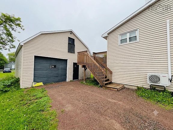 5th image of 21 Snowden Ave