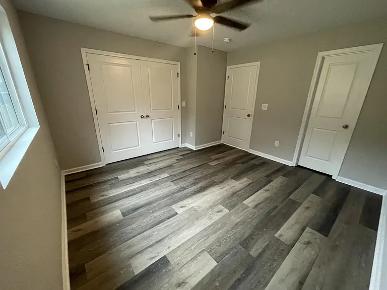 Bedroom (identical bedrooms, no master)