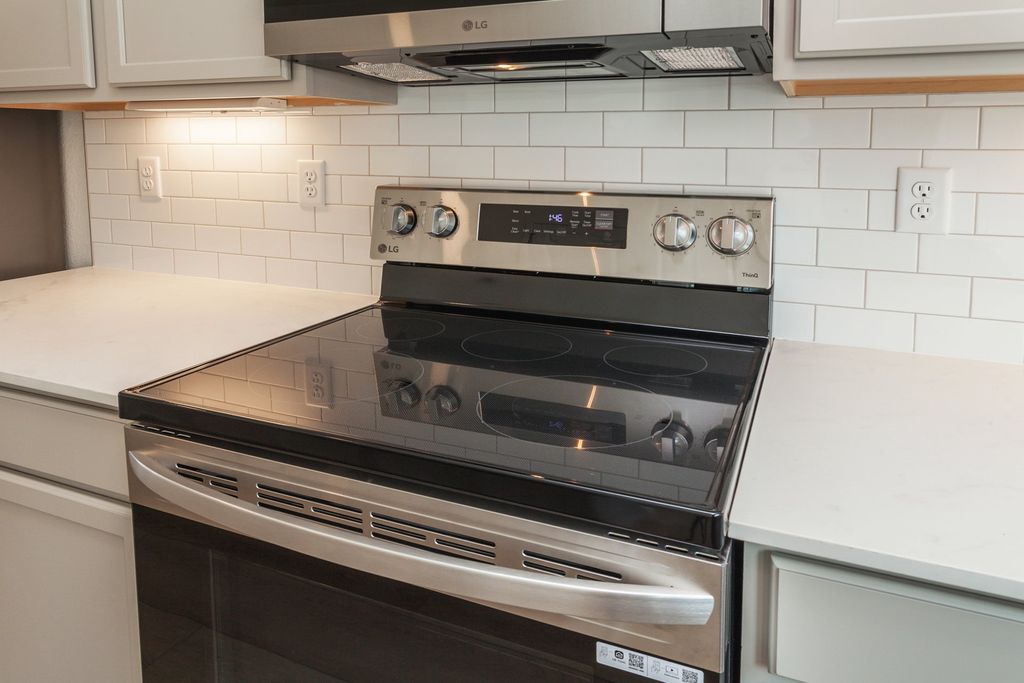 360 N Delozier