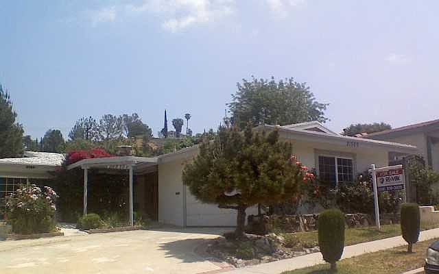 1st image of 21569 Mulholland Dr