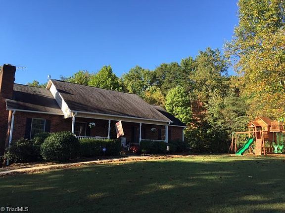 3rd image of 160 Fox Run Trl