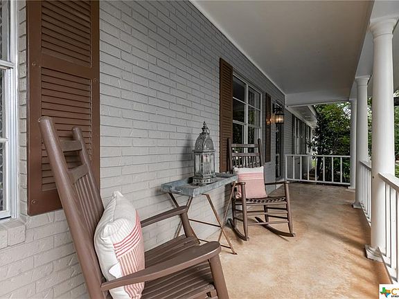3rd image of 513 Oakwood Blvd