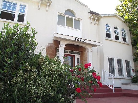 4th image of 1919 N Vermont Ave APT 11