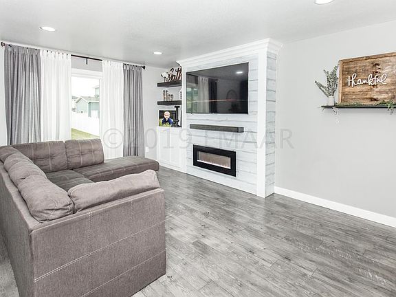 3rd image of 1127 Eaglewood Ave W
