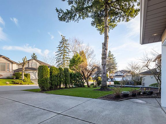 4th image of 8067 162b St