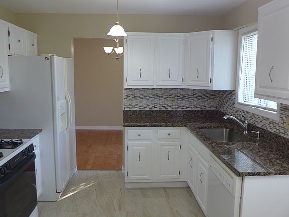 3rd image of 219 Amber Ln