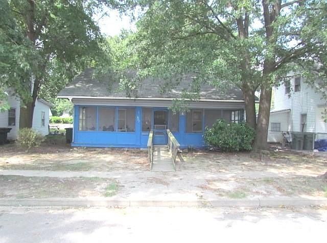 1st image of 322 Brown Ave