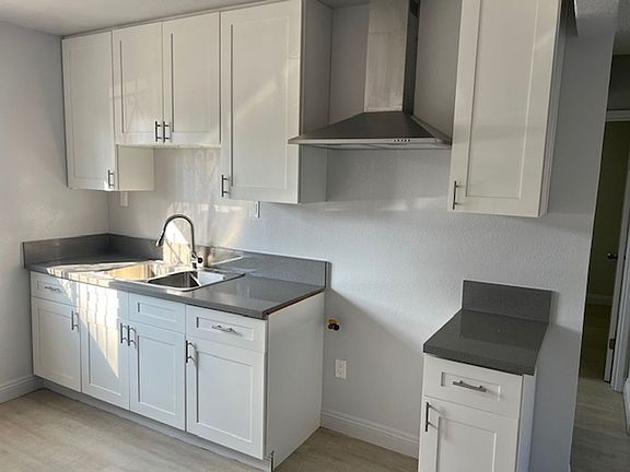5th image of 115 E Colden Ave #1