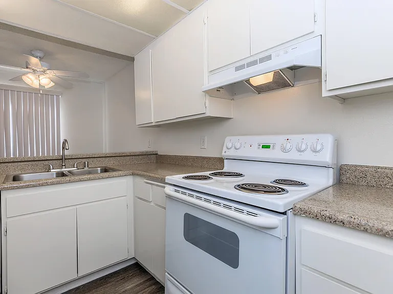 Maplewood Apartment Homes — Photo 12