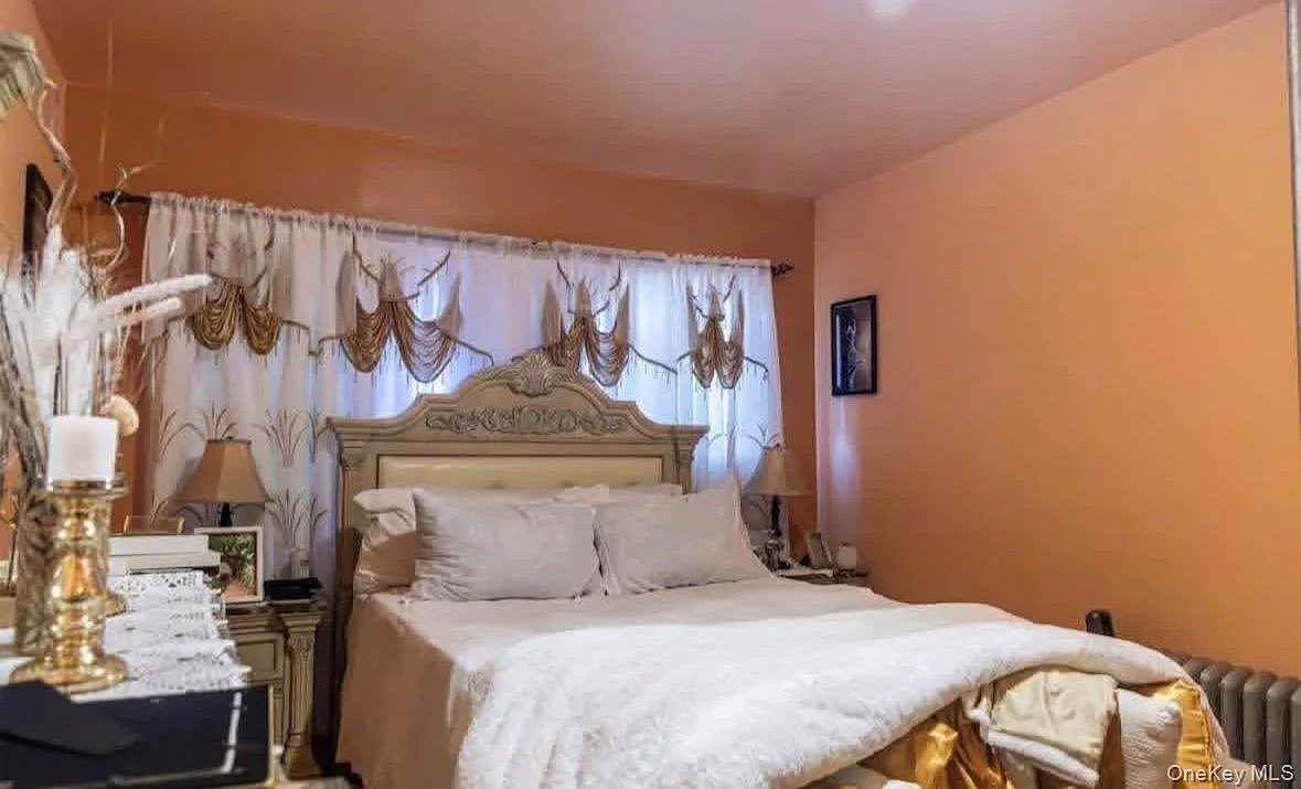 3 bed, 1.0 bath, 2394 sqft, $3,600 — Photo 3