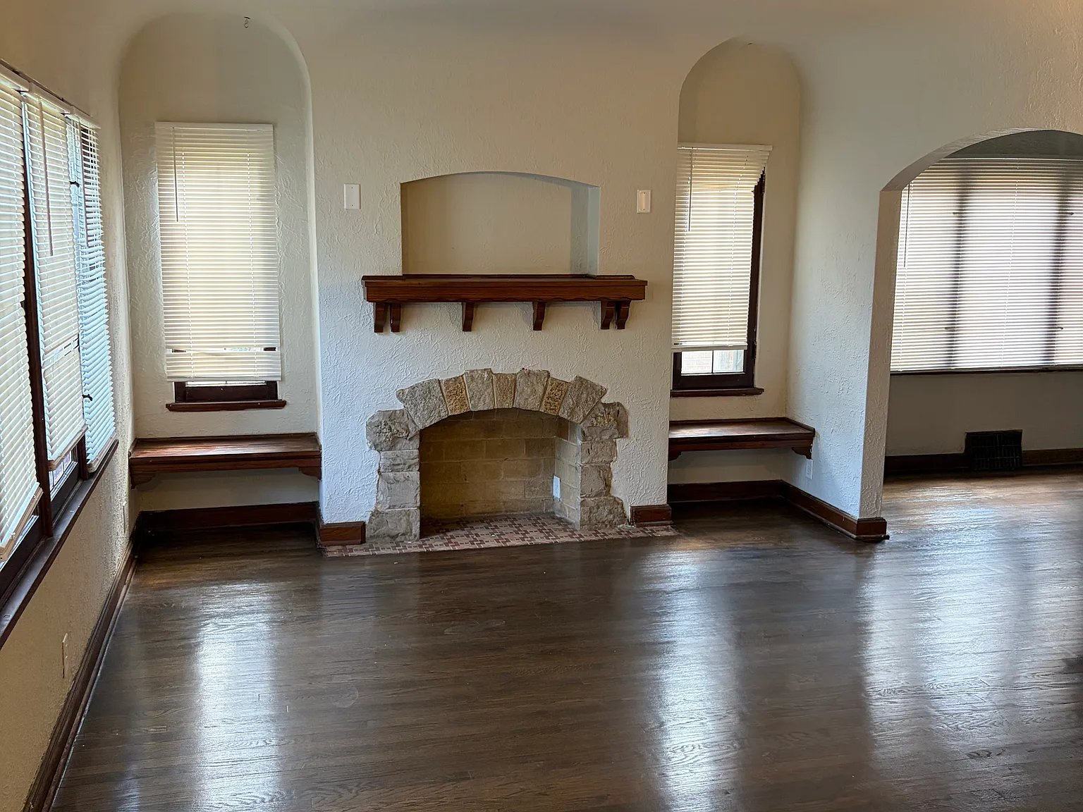 2 bed, 1235 sqft, $1,400 — Photo 2