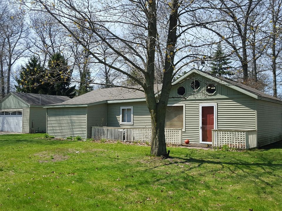 1st image of 2077 Woodward Dr