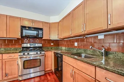 3950 N Lakeshore Dr #2124D — Photo 11