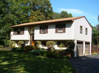 32 Hewlett Rd, Red Hook, NY 12571