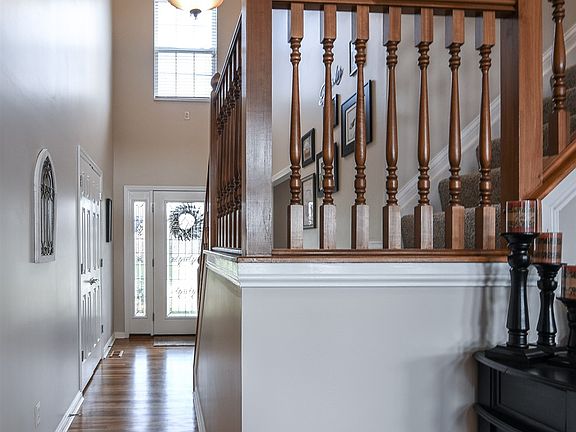 4th image of 1623 Creekview Dr