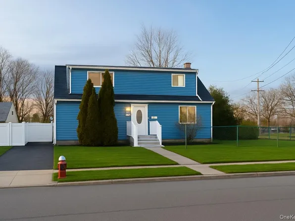 8 Nostrand Street, Farmingdale, NY 11735