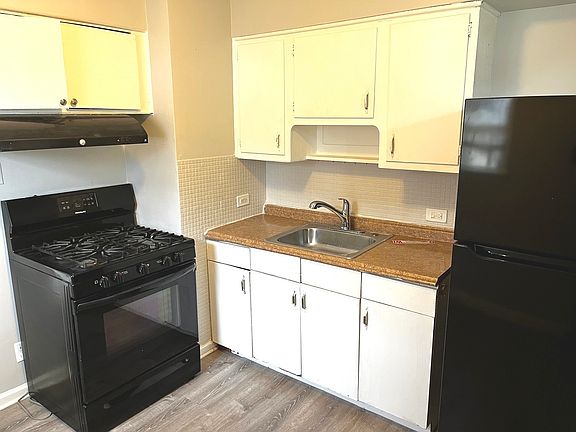 4th image of 1491 Forest Ave
