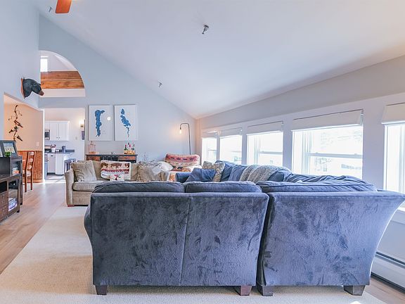 5th image of 18 Pleasant Street #3
