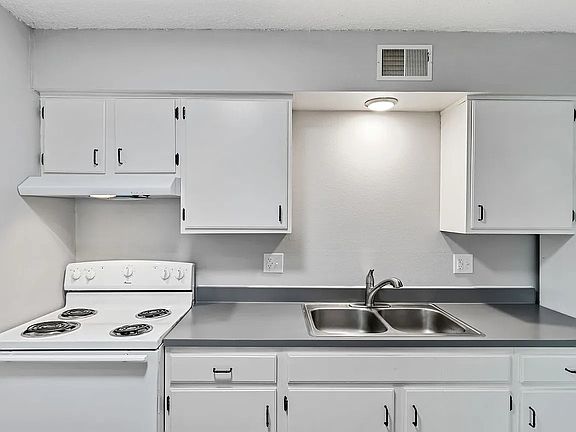 3rd image of 282-286 S Clinton St #2