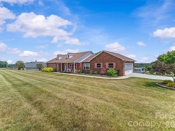 4th image of 107 Twin Lakes Dr