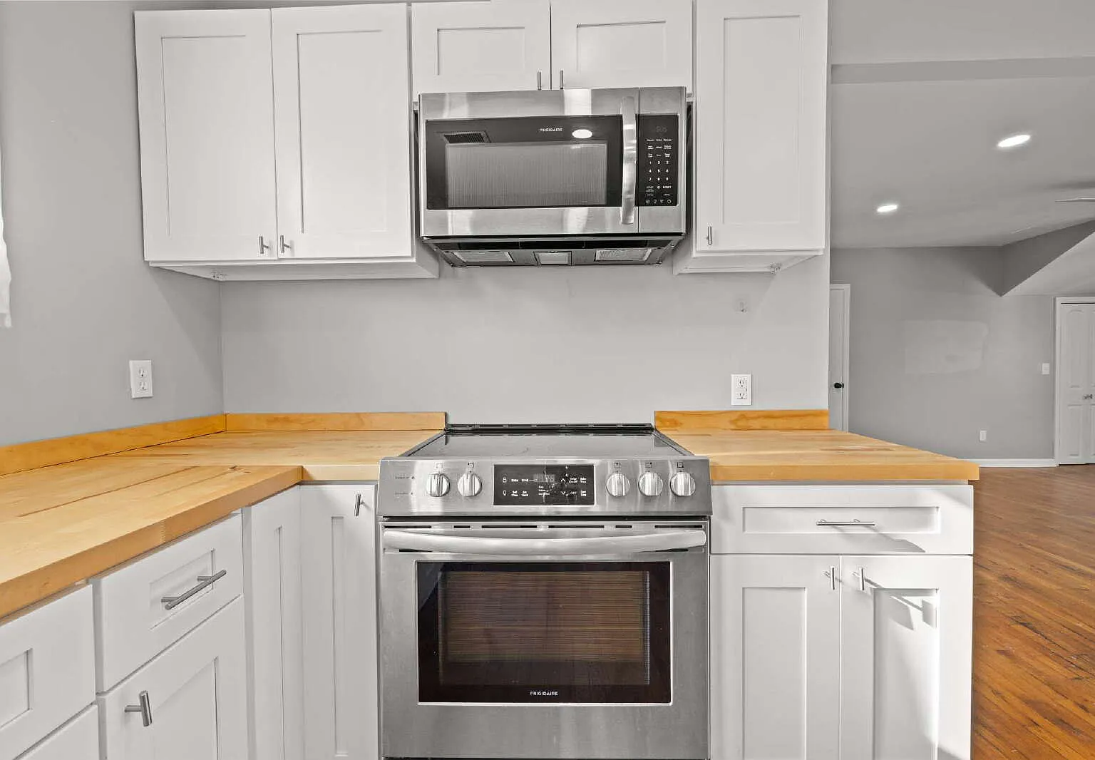 3 bed, 1.5 bath, 1800 sqft, $2,500 — Photo 4
