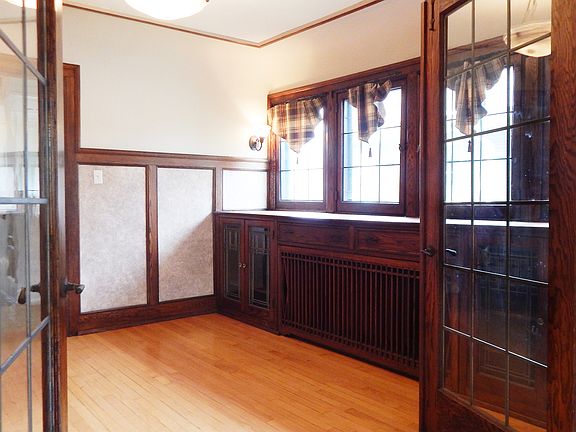 3rd image of 2110-12 N Hi Mount Blvd
