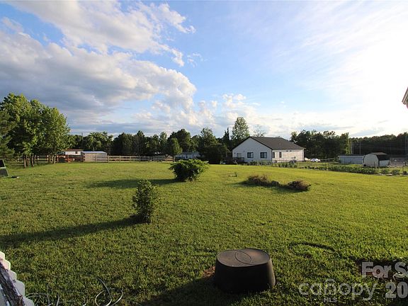 4th image of 104 Waynes Pl