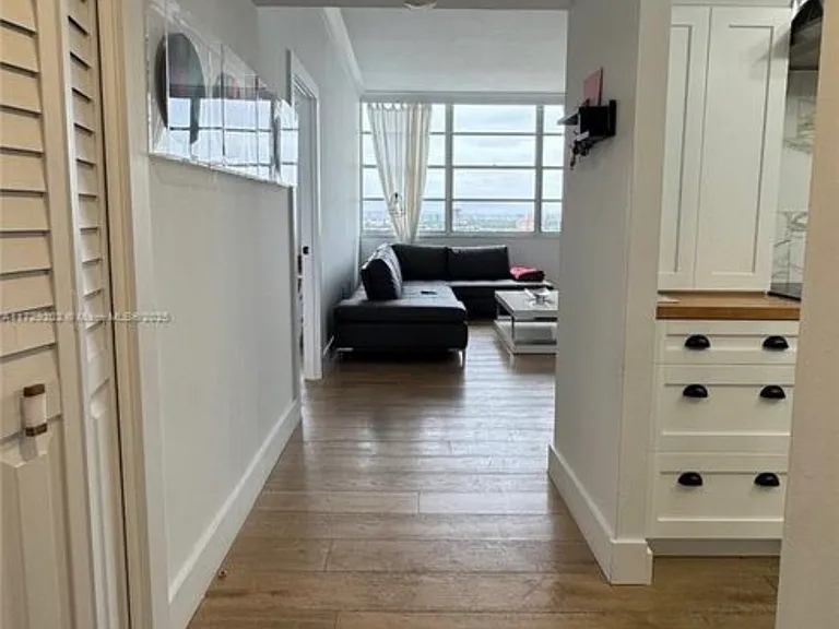 11930 N Bayshore Dr #Penthouse 10 — Photo 3