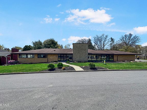 3rd image of 141 Elderwood Dr