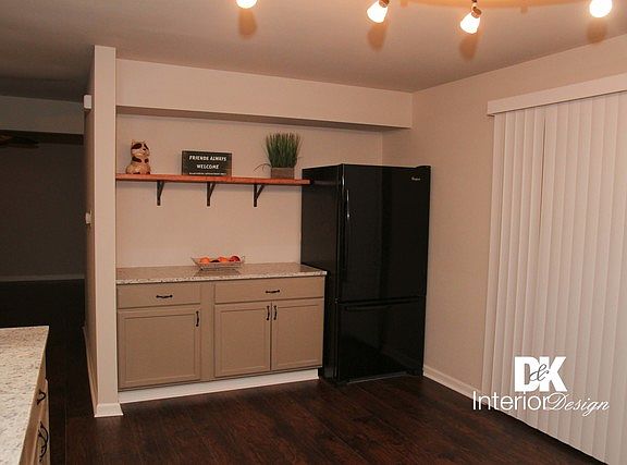 3rd image of 1115 E 159th Pl