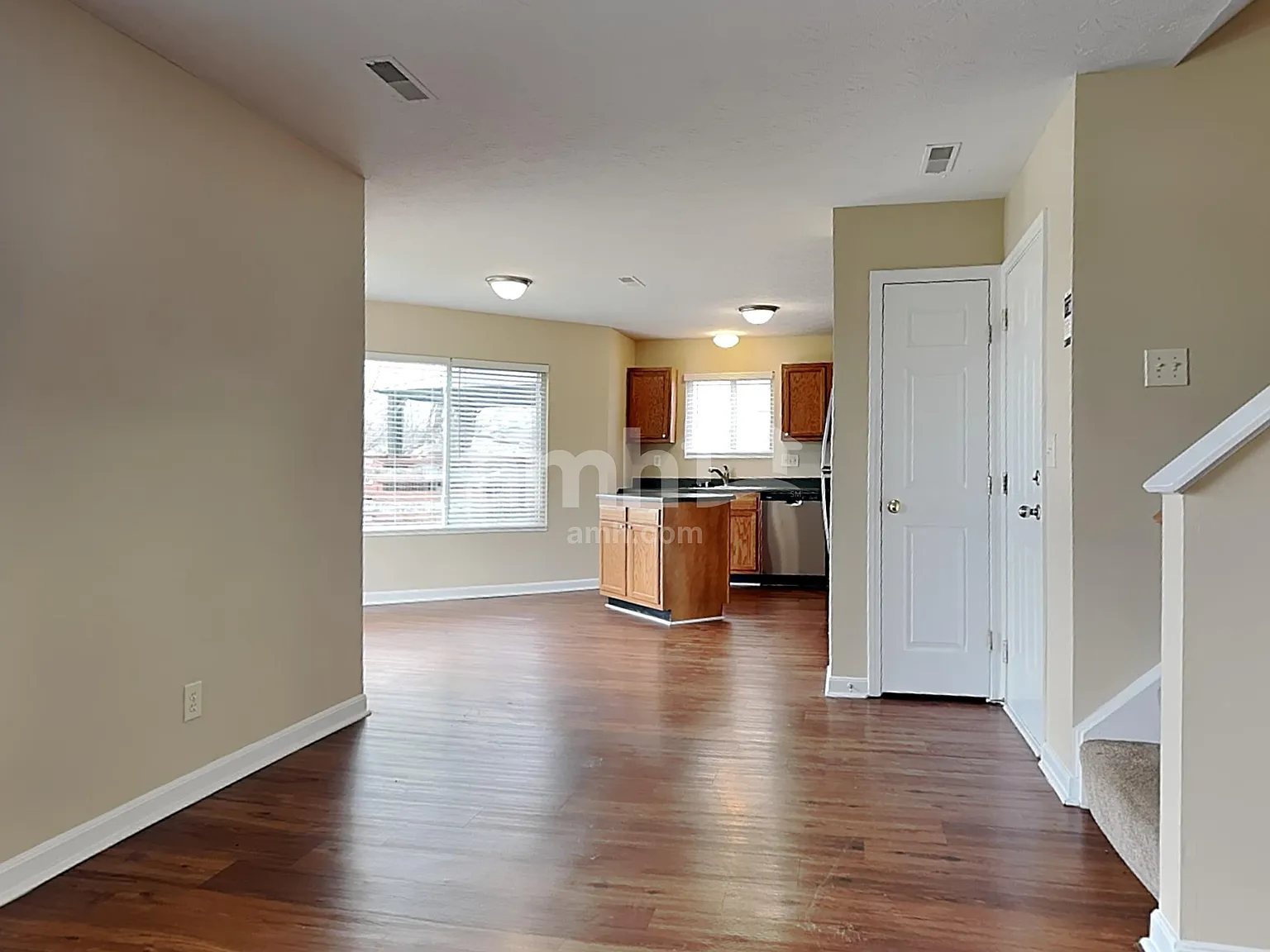 4 bed, 2.5 bath, 1833 sqft, $2,440 — Photo 4