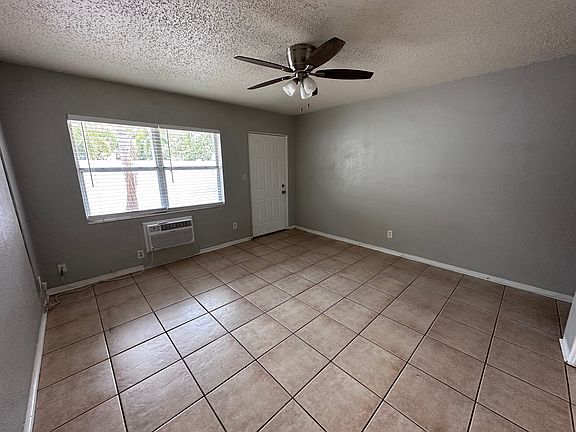 5th image of 1010 Crescent Lake Dr APT 7