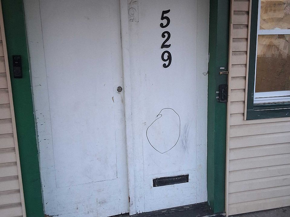 1st image of 529 S Clinton St Floor 2