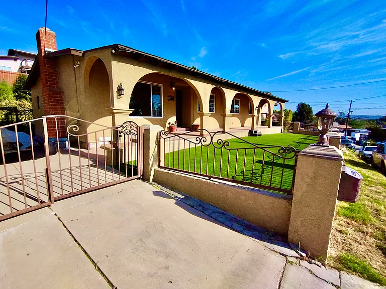 909 Galopago St — Photo 5
