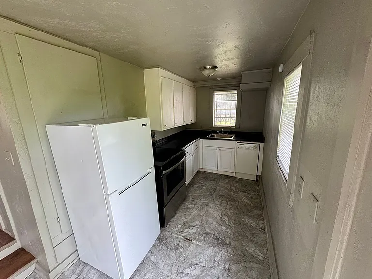 1149 N McKinley Ave — Photo 3