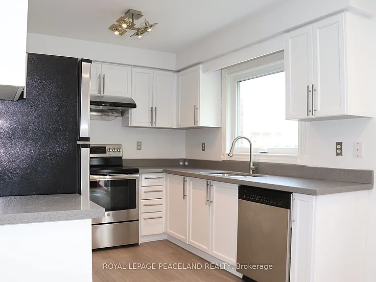 609 Walpole Cres — Photo 5