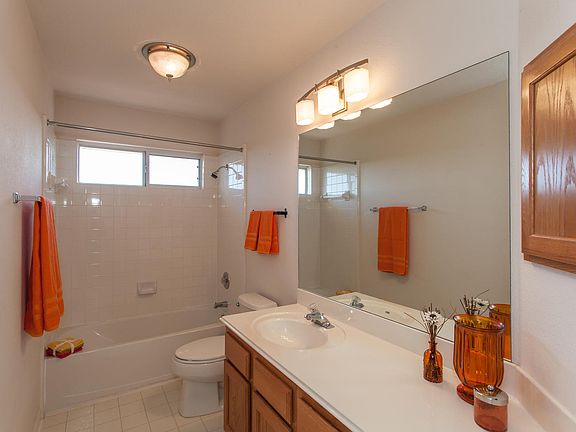Bathroom #3 Light & Bright